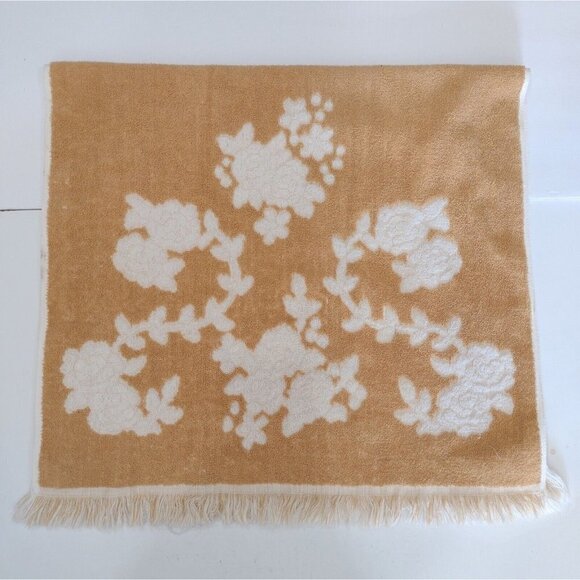 Vintage 70s Cannon Monticello Sculpted Floral Gold White Towel Retro 22 X 40 - Picture 3 of 12